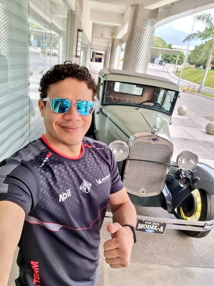 El hondureño ha sido blanco de críticas después de que se hiciera viral el vídeo que muestra a uno de sus “suegros” irrumpiendo en la boda que celebraba con otra mujer. 