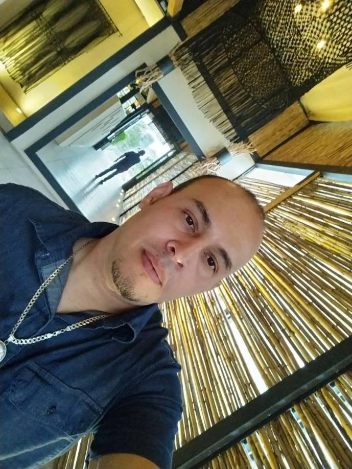 Víctor Pereira iba huyendo de la policía que se transportaba en un pickup doble cabina blanco.