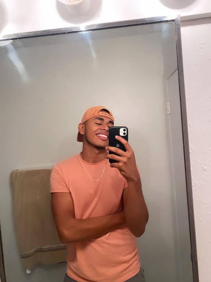 “Debido a la situación difícil acá (Honduras) se fue hace dos años”, dijo su prima Lia Ortiz a un medio de comunicación de La Ceiba de donde era originario Kevin.