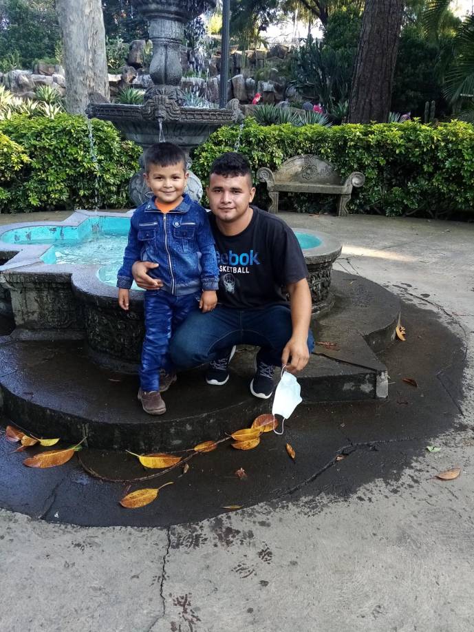 “Solo recuerdo que el coche salió de la calle frente a nosotros. Los tres estábamos caminando”, dijo Armando.