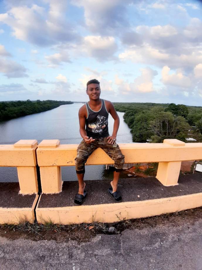 Erik, al igual que “Mara”, era muy popular en Tocoa y sus amigos le decían “Tilín”.