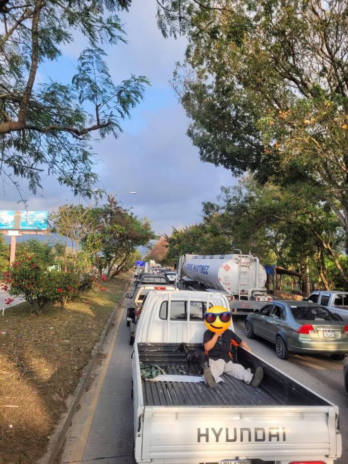 Los pobladores de El Progreso y lugares aledaños han sido los más afectados por las largas filas que se forman en las tres entradas y salidas de la ciudad ribereña.