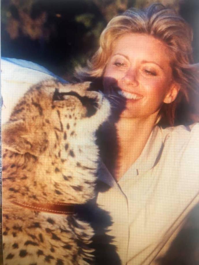 En 1954, cuando tenía seis años, su familia emigró a Melbourne, Australia, donde su padre trabajó como profesor de alemán y en el Ormond College de la Universidad de Melbourne. Fue ahí donde Olivia inició su carrera profesional.