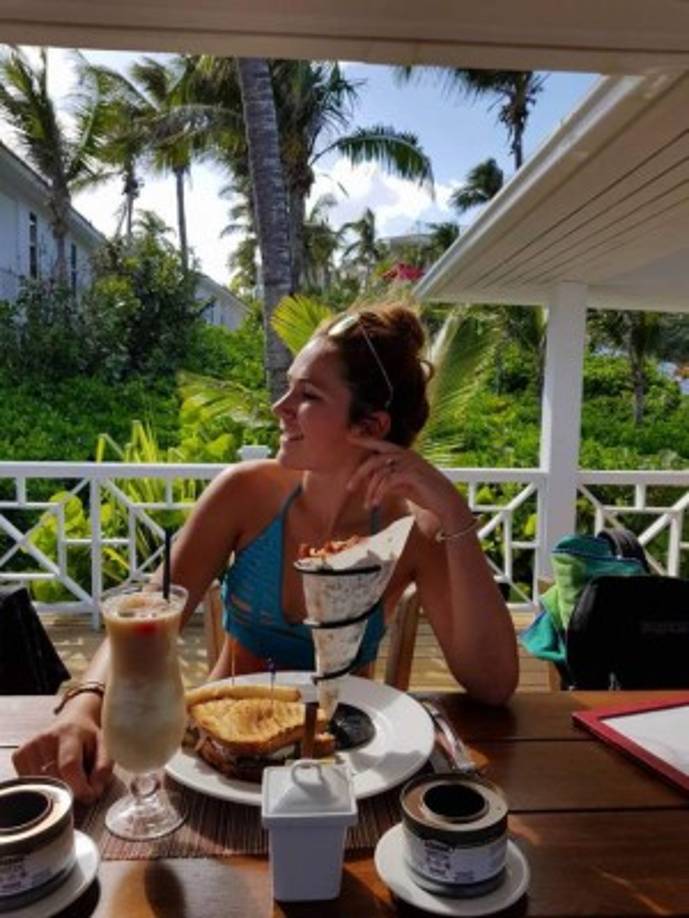 'Para todos aquellos que tengan mensajes de Olya la noche que murió, por favor hagánlos llegar. El llamado 'sexo consensual' fue consensual, y si alguien tiene mensajes de ella pidiendo ayuda, por favor, envíenlos', escribió una de sus amistades en la cuenta de Facebook de la joven.