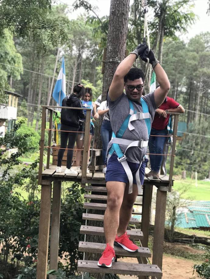 Darwin Fernando Navarro Ruiz resultó muerto de manera violenta en el interior de una segunda planta de una vivienda, ubicada en la avenida San Isidro, en el barrio Solares Nuevos de La Ceiba, Atlántida.