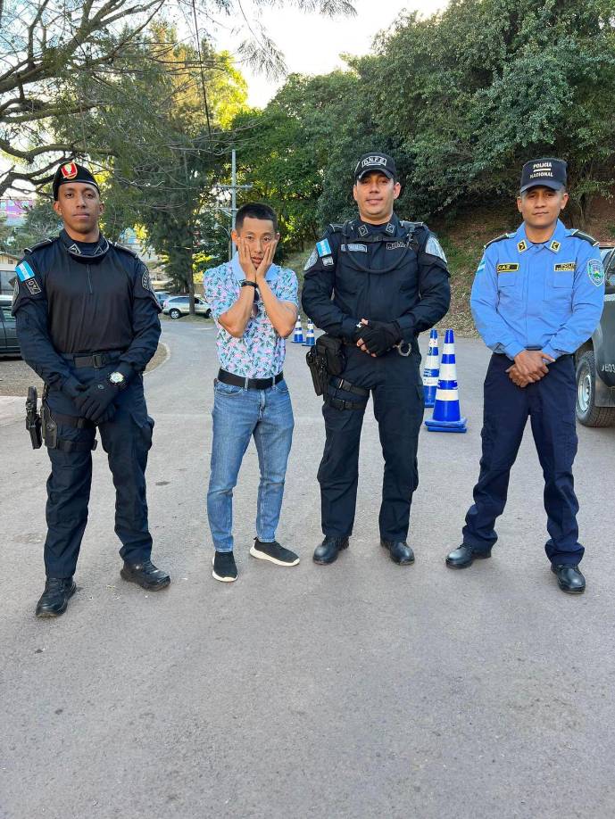 Desde ayer, Fujiyama publicó que llegó hasta la sede de la Dirección Nacional de Fuerzas Especiales (DNFE) para medir sus capacidades como policía de élite. 