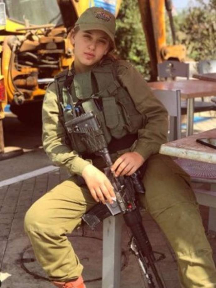 Son expertas en manejo de pistolas, rifles y cañones.