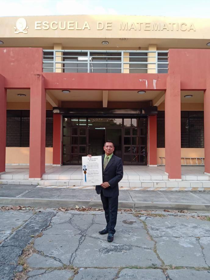 “<i>Fue a la universidad y después de su dar sangre lo consiguió el mismo día que se celebró el Día del Payaso. A todos los que han sido parte de este proceso, que me apoyaron, que me alentaron y que confiaron en mí mil gracias</i>“, contó César.