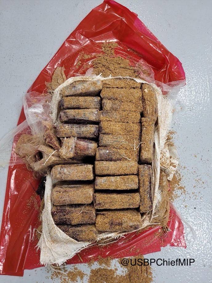 En agosto pasado, la alcaldesa de la ciudad floridana de Tampa, la demócrata Jane Castor, halló 70 libras (casi 32 kilos) de cocaína flotando en el mar cuando disfrutaba de un día de pesca con su familia.