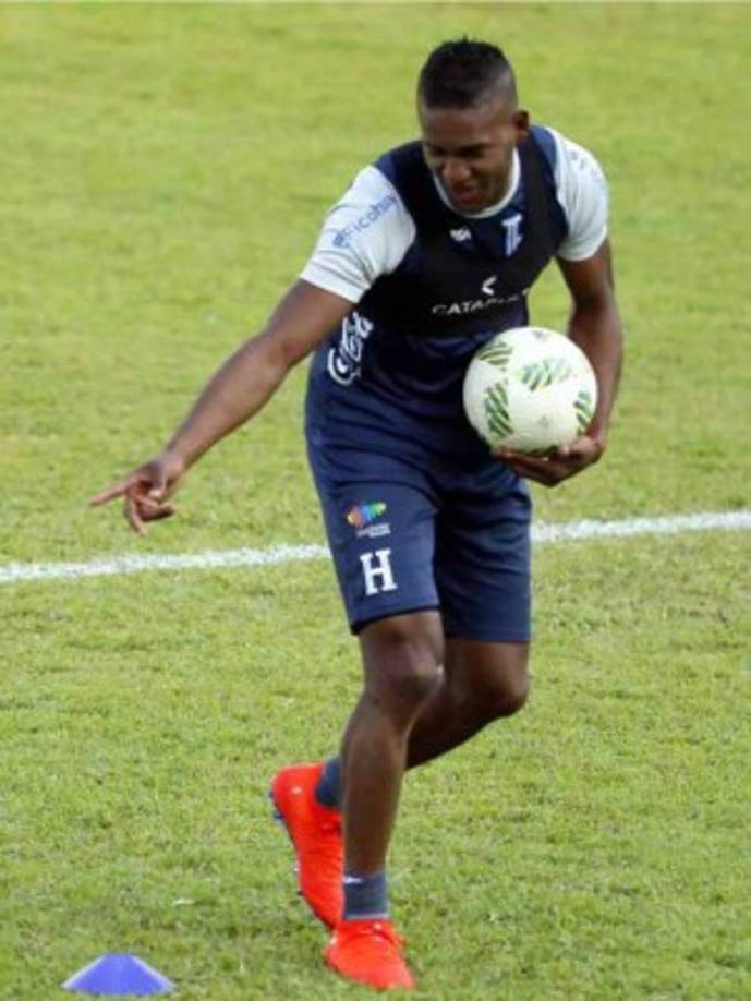 Brayan Beckeles: Será el lateral por la banda derecha de la selección de Honduras. Juega en el Necaxa de México.