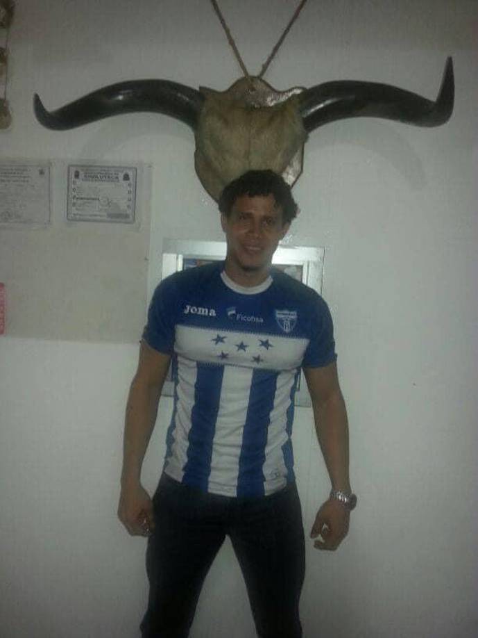 Se desconoce si René Pacheco sigue su relación con la joven que contrajo matrimonio el día del escándalo.