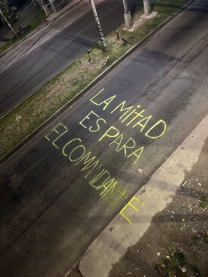 Durante la reunión, Zelaya afirmó que la mitad del dinero sería para el “comandante”, mientras que el resto se distribuiría en Santa Bárbara, Olancho y Colón. 