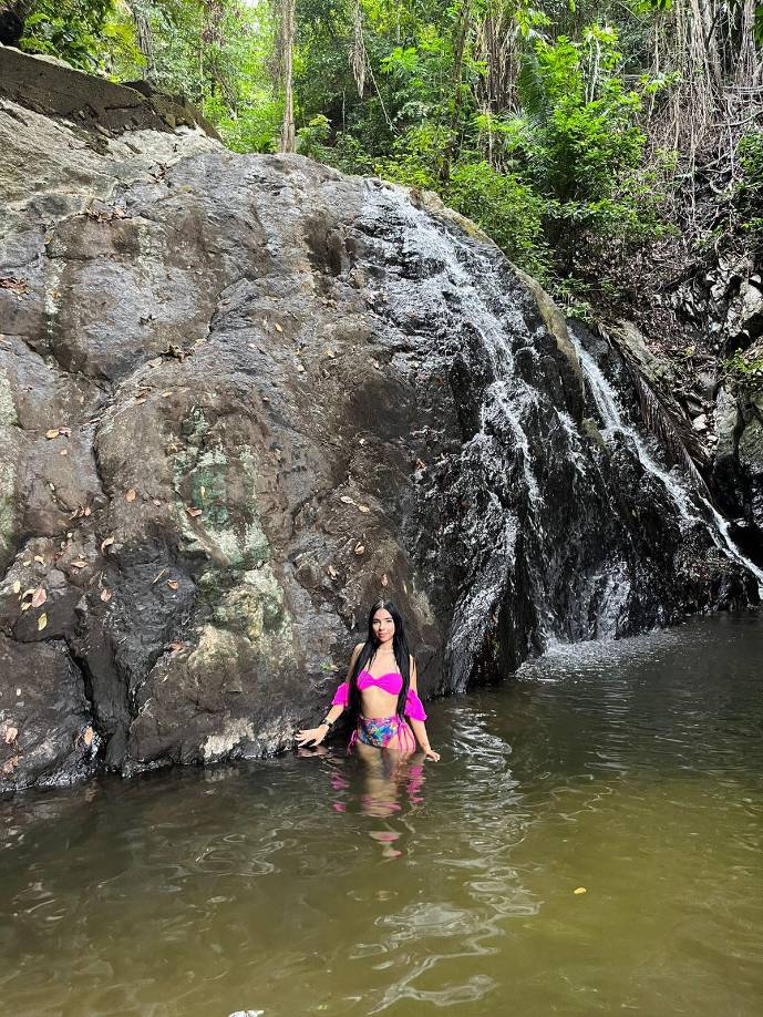 Sofía Zepeda recibe constantes elogios por su belleza natural y su carisma. 