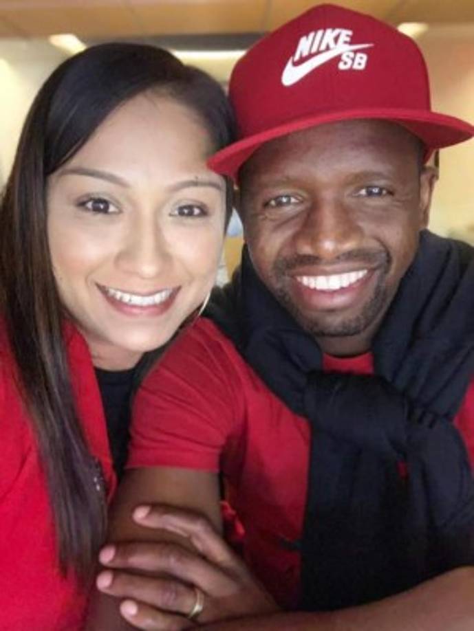 Boniek García: El experimentado mediocampista hondureño disfrutando con su esposa de un partido de NBA.