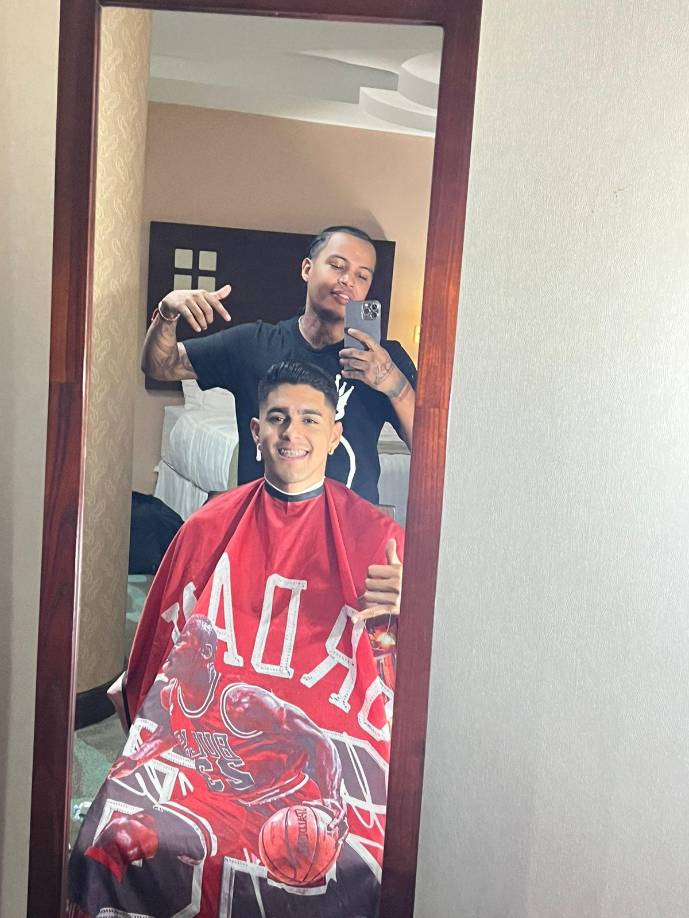 Hasta Luis Palma aprovechó para hacerse un corte antes del partido y regresar a Escocia para sumarse nuevamente al Celtic.