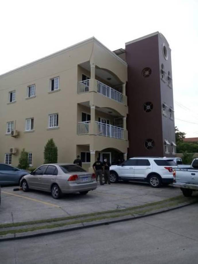 Los aseguramientos los efectuaron mediante la operación Encrucijada en el departamento de Cortés, especialmente en San Pedro Sula. Se incautaron 33 matrículas de inmuebles, siete sociedades mercantiles y 12 vehículos y ejecutaron dos allanamientos y dos inspecciones. 