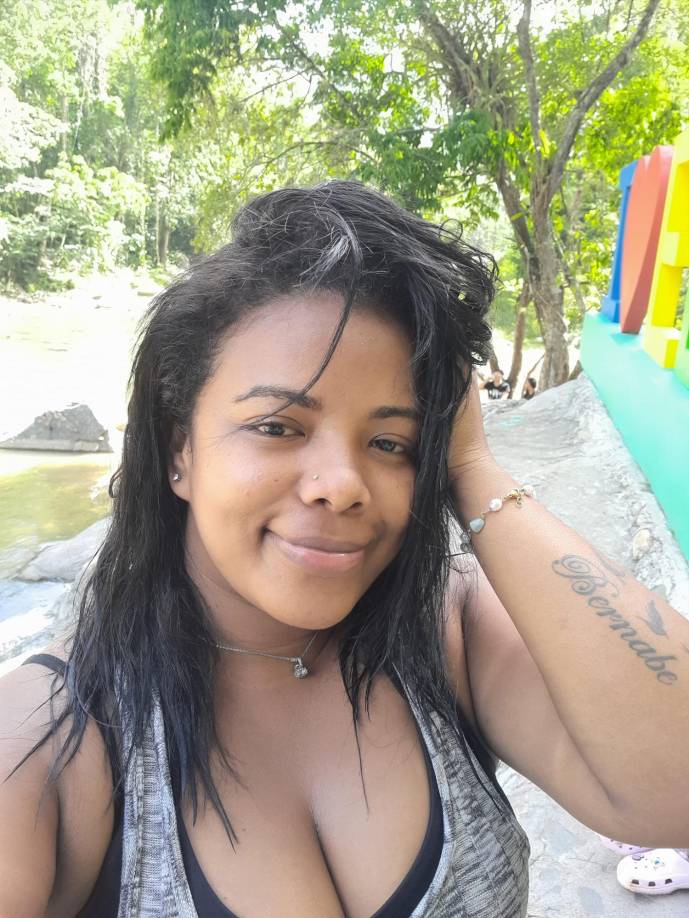 En el video se le miraba muy alegra cantando al ritmo de Bad Bunny.