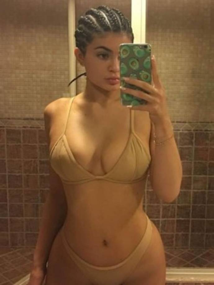 La competencia de imágenes en redes sociales se está convirtiendo en una constante entre Kim Kardashian y Kylie Jenner.<br/>