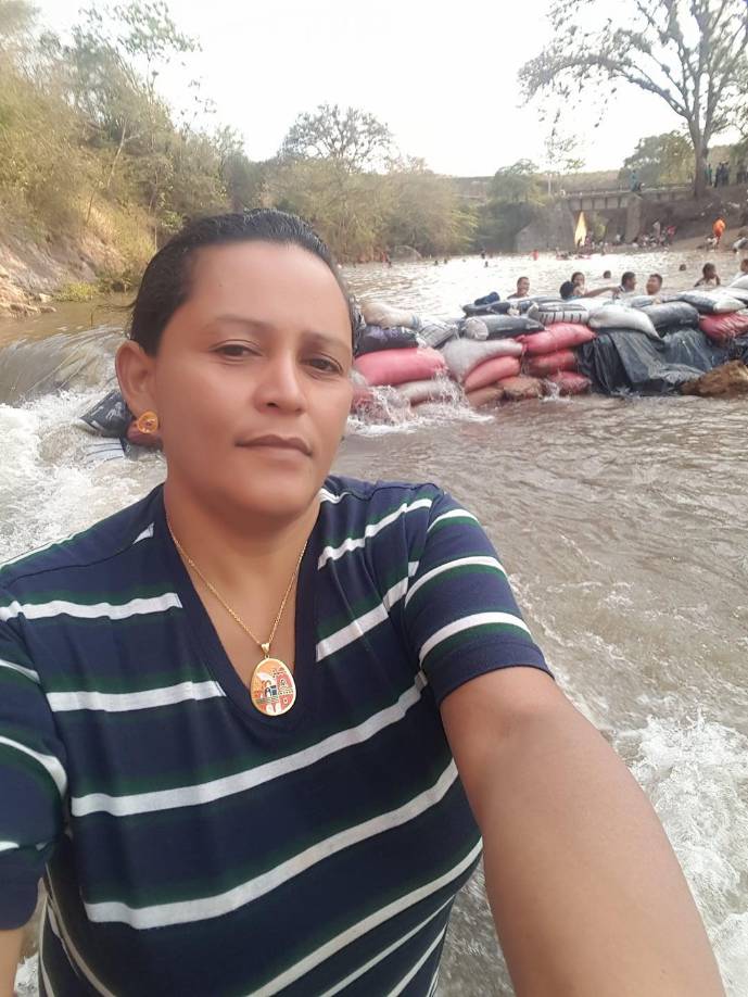 Una ambulancia tardó media hora en llegar por la gran cantidad de personas.