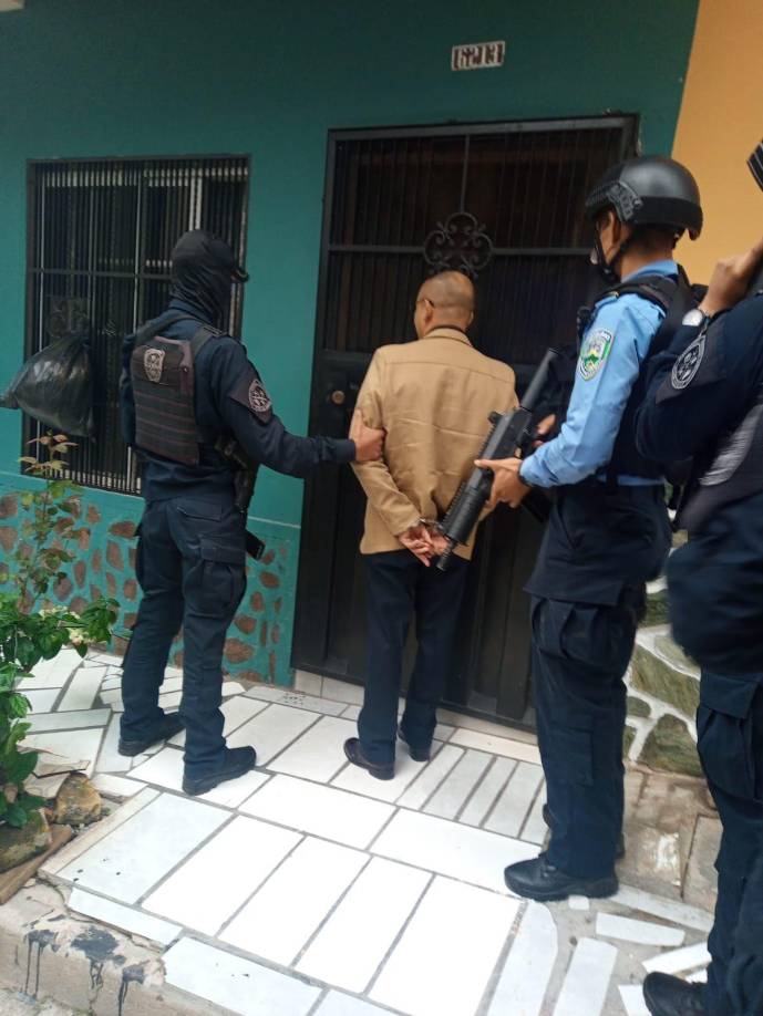 Campos fue detenido en una vivienda de Tegucigalpa durante un allanamiento ejecutado por la Fiscalía Especial de Delitos Contra la Vida, con apoyo de la Fuerza de Tarea de Delitos Violentos, que depende de la Dirección Policial de Investigaciones.