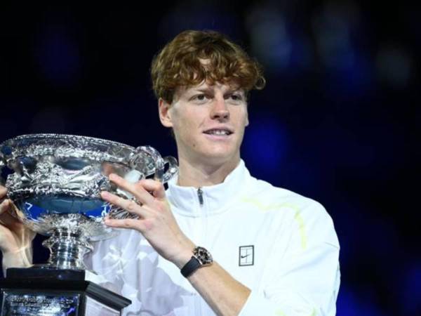 El italiano Jannik Sinner brilló en la Rod Laver Arena al derrotar al alemán Alexander Zverev con un marcador de 6-3, 7-6(4), 6-3, para consagrarse campeón del Abierto de Australia 2025.