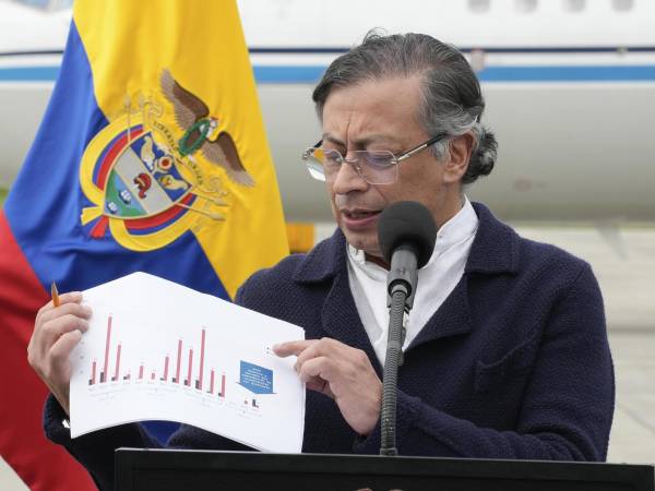 Fotografía cedida por la Presidencia de Colombia de su mandatario, Gustavo Petro, durante una alocución en Bogotá.
