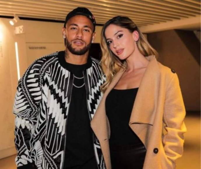 La modelo estuvo en el ojo del huracán después de ser vista junto al futbolista Neymar, varios medios brasileños aseguraban que había algo más que una amistad entre ellos.