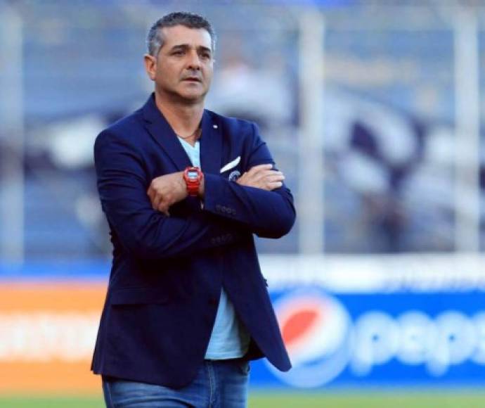 Diego Vázquez: El entrenador argentino confesó que en el Herediano de Costa Rica lo contactaron para tomar las riendas del club costarricense. 'Estuve en contacto con algunos representantes, acercaron propuestas, pero tengo contrato con Motagua', dijo.