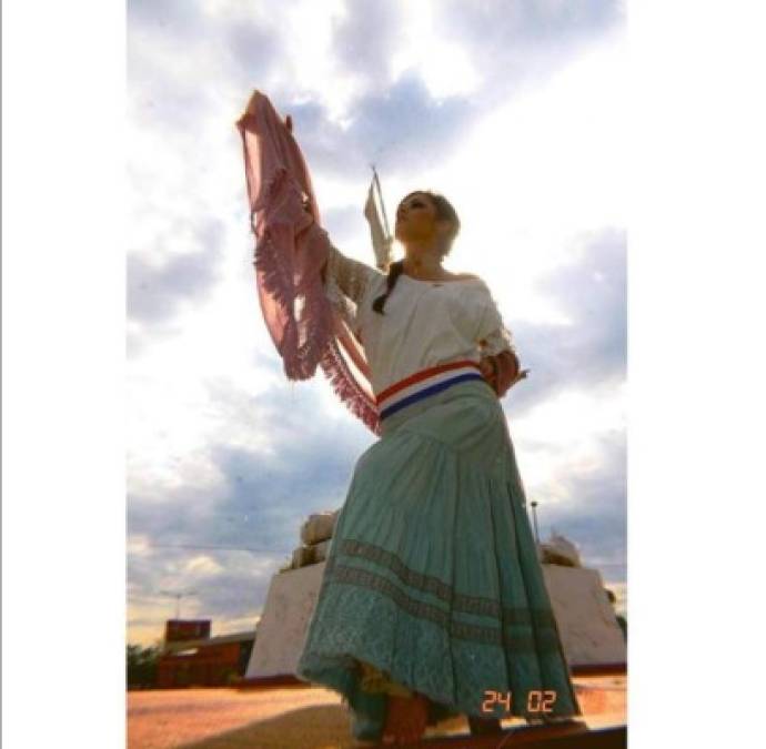 Riquelme muestra su orgullo por Paraguay cada vez que puede. En esta foto se le ve con la vestimenta tradicional de su país.