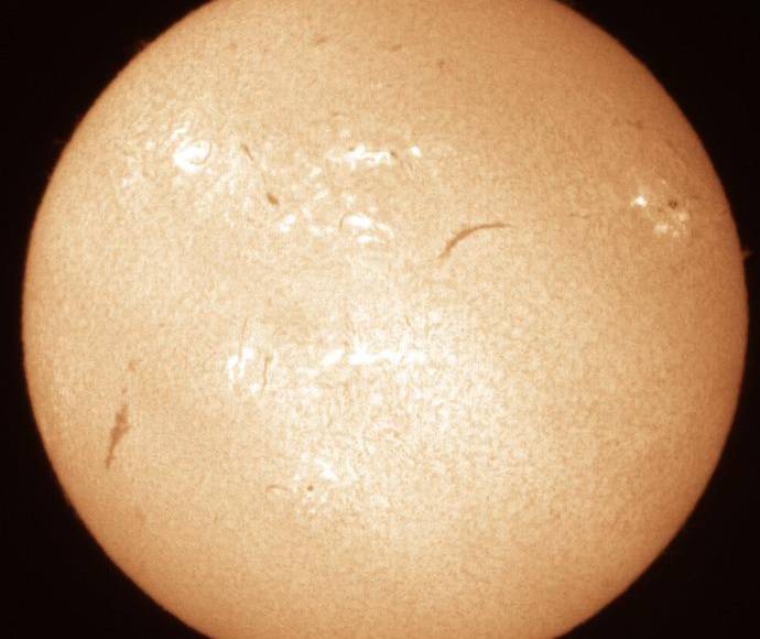 El experto en astronomía mencionó que la semana pasada le dieron seguimiento a la mancha 3,590 en el Sol.