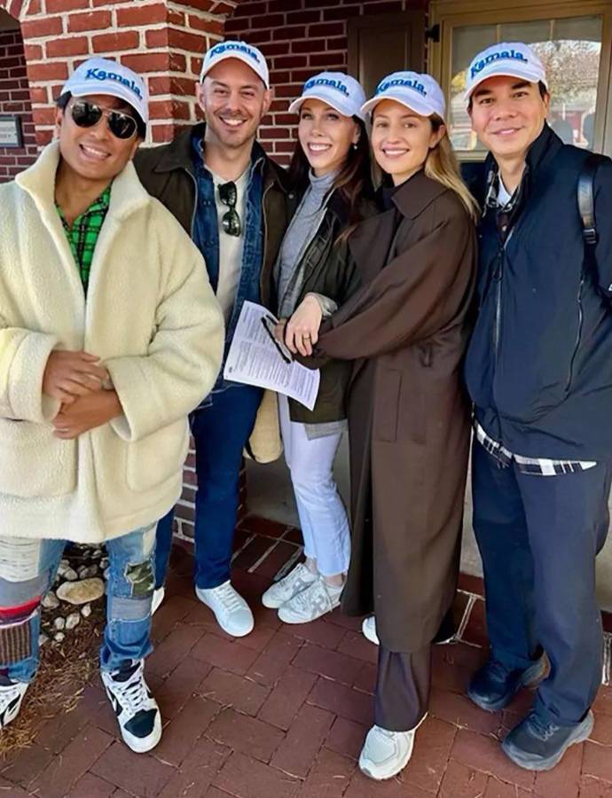 Barbara Bush, centro, fue captada haciendo campaña por la candidata demócrata en Pensilvania.