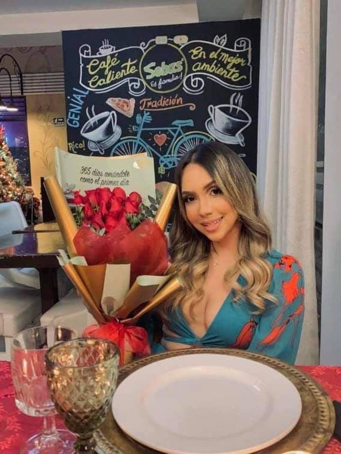 Dora Martínez es una linda chica ceibeña que fue conquistada por un seleccionado catracho.