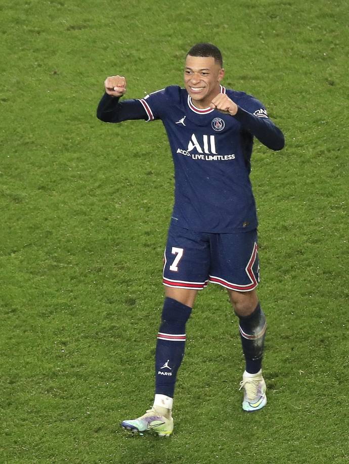 Kylian Mbappé fue el héroe del PSG al anotar a los 94 minutos el gol que le dio la victoria al cuadro parisino por la ida de octavos de final de la Champions League.