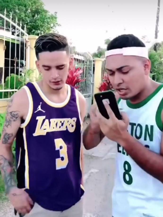 ”Así es la vida, todos te quieren cuando te mueres y cuando estás vivo a nadie le importa saber quien sos, Neekii fuieste el que me metió a las redes sociales porque me mirabas estresado que no podía salir adelante con mi salario y ahora me dejaste solo hermano, vuela alto campeón”, escribió el tiktoker Supremo 