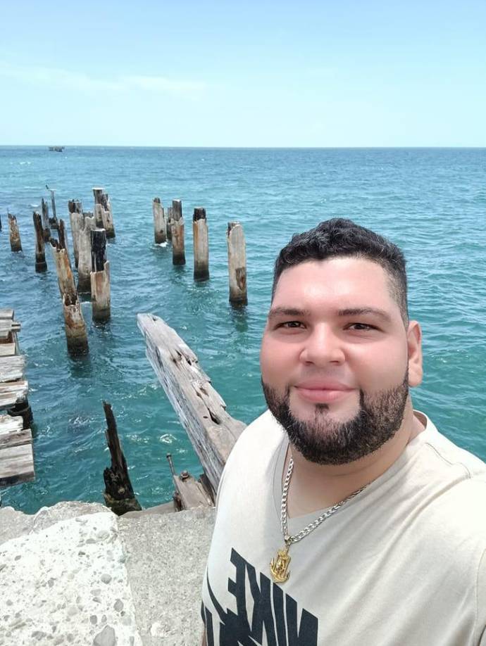 Recordado como un esposo ejemplar y un padre amoroso, la muerte de Cristobal enluta a toda su comunidad.