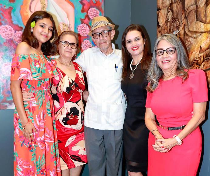 Isabella Castillo, María Isabel Villeda, Juan Alger, Katherine Castillo y Rosa María Alger