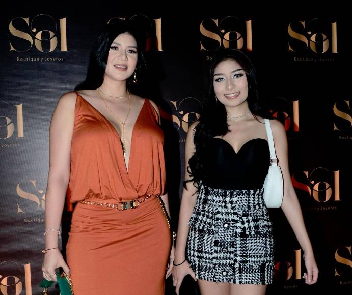 Sarahy Chavarría y Danielle Venegas