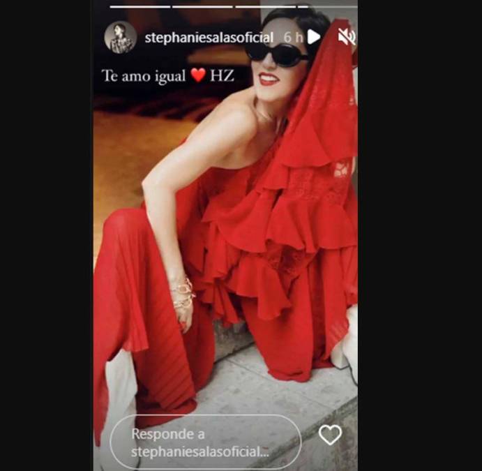  “Te amo igual HZ”, posteó Stephanie en su perfil de Instagram junto a una foto en la que aparece guapísima con un traje rojo. 