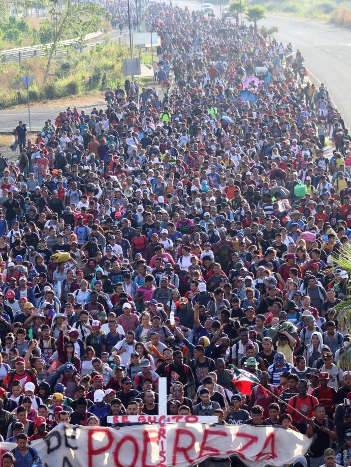 “Estamos pidiendo documentos para poder llegar a la frontera norte, pues hay muchas madres que van al sueño americano. En nuestros lugares a veces no está la suficiente economía y empleo, entonces nos toca venir para México para cruzar al otro lado”, relató. 