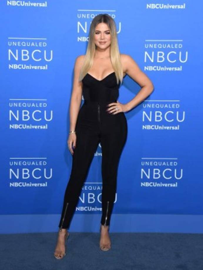 Khloe Kardashian, hermana mayor de Kylie Jenner, también espera su primer bebé. <br/>La socialité está embarazada de su novio, Tristan Thompson. Khloé y el jugador de baloncesto están muy emocionados con la llegada de su hijo, sin embargo ella también ha mantenido en secreto su estado de gestación. <br/>Al parecer, Kylie y Khloé revelarán su próxima maternidad en su 'reality show' familiar: 'Keeping Up with the Kardashians'.
