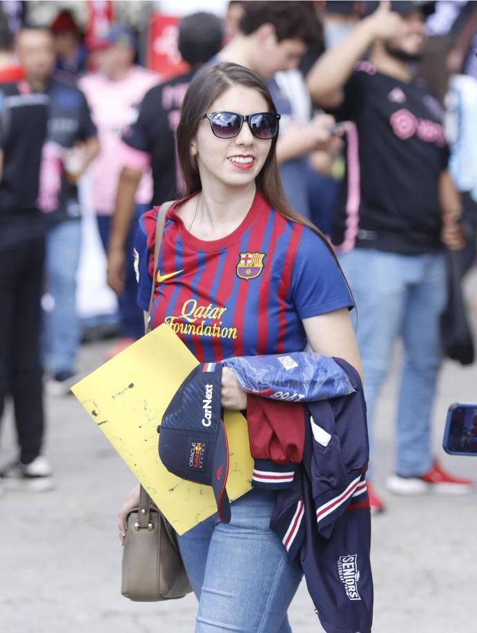 Lindas chicas llegaron al estadio Cuscatlán para ver el amistoso entre El Salvador y el Inter Miami.