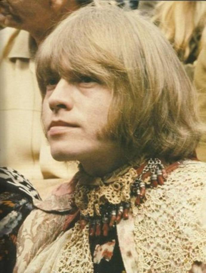 A pesar de haber sido echado de la banda que ayudó a formar, Jones no se sentía infeliz, pues tenía pensado proyectos junto a otras estrellas de la talla de John Lennon o Jimi Hendrix.<br/><br/>Pero un mes más tarde, inexplicablemente, Jones fue hallado muerto flotando en su piscina. Junto a su cuerpo se encontró su inhalador de asma, que se encontraba al borde del estanque. El informe del forense detalló “muerte accidental” y la causa fue la “inmersión en el agua bajo la influencia del alcohol y las drogas”.Los informes de la policía indicaron que el músico había muerto a causa de un ataque de asma, enfermedad que sufría desde la niñez, aunque en la actualidad esta versión todavía es muy discutida. Tenía 27 años, el “Club de los 27” recibía a su segundo miembro.<br/>