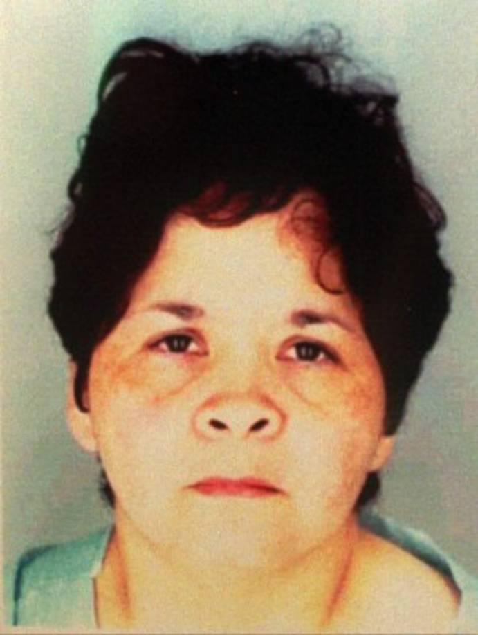 Debido a las amenazas de muerte que Yolanda recibe a diario, Yolanda permanece aislada en un cuarto de prisión.<br/><br/>