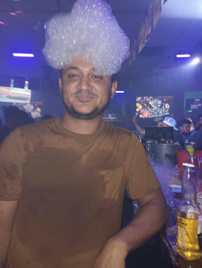 En medio de la algarabía, Marlon recibió el sí de parte de Lorena.