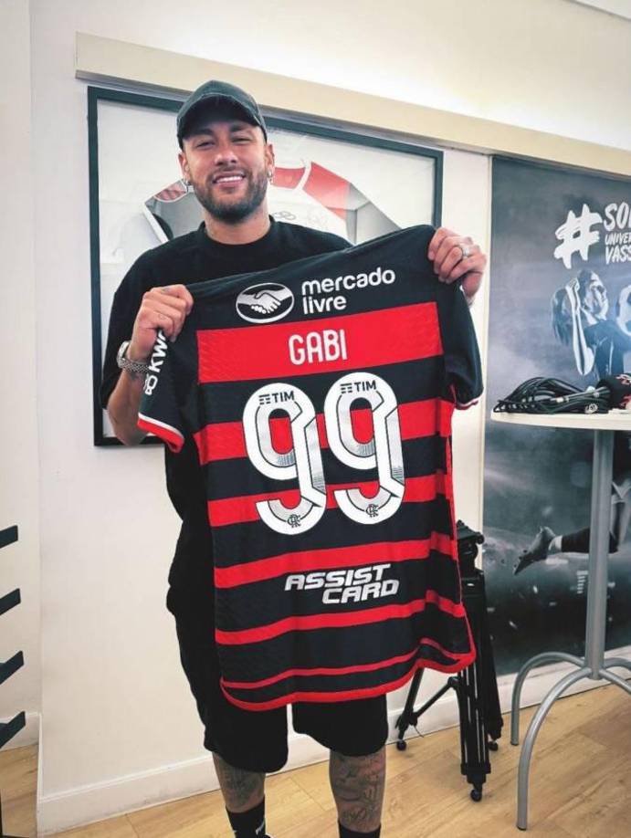 Neymar reveló que podría volver a Brasil, pero para jugar con Flamengo: “Es mi segundo club en mi corazón, Santos es el primero. Con todo el respeto con el club que me crió y me formó, pero le tengo mucho cariño al Flamengo, y sería un placer enorme jugar algún día aquí. Solo Dios sabe qué pasará, hoy tengo contrato en Al Hilal”.