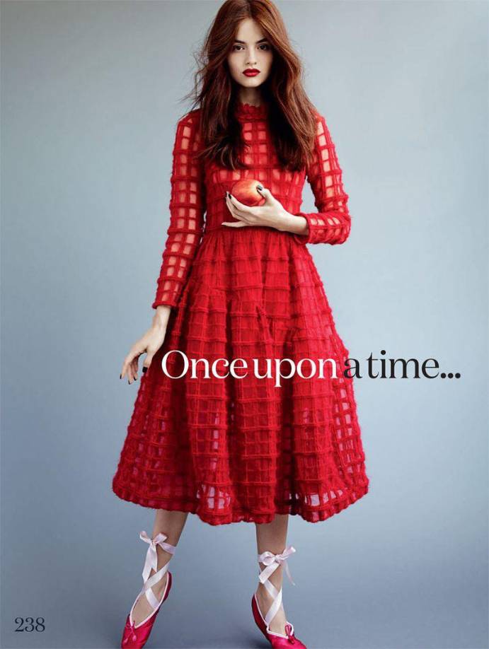 La guapa pelirroja también posó como modelo para un editorial en la edición de diciembre de 2015, de la revista Elle UK, que se llamó “Once Upon A Time”. 
