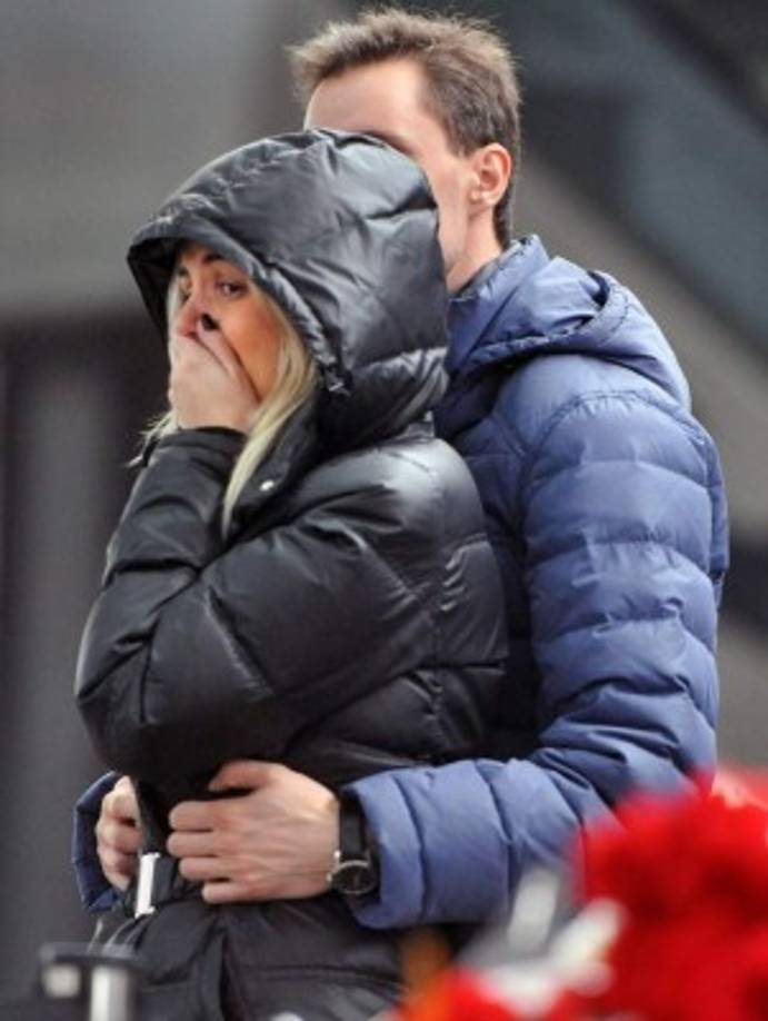 Los familiares en San Petersburgo esperan el proceso de identificación de las víctimas del accidente aéreo.