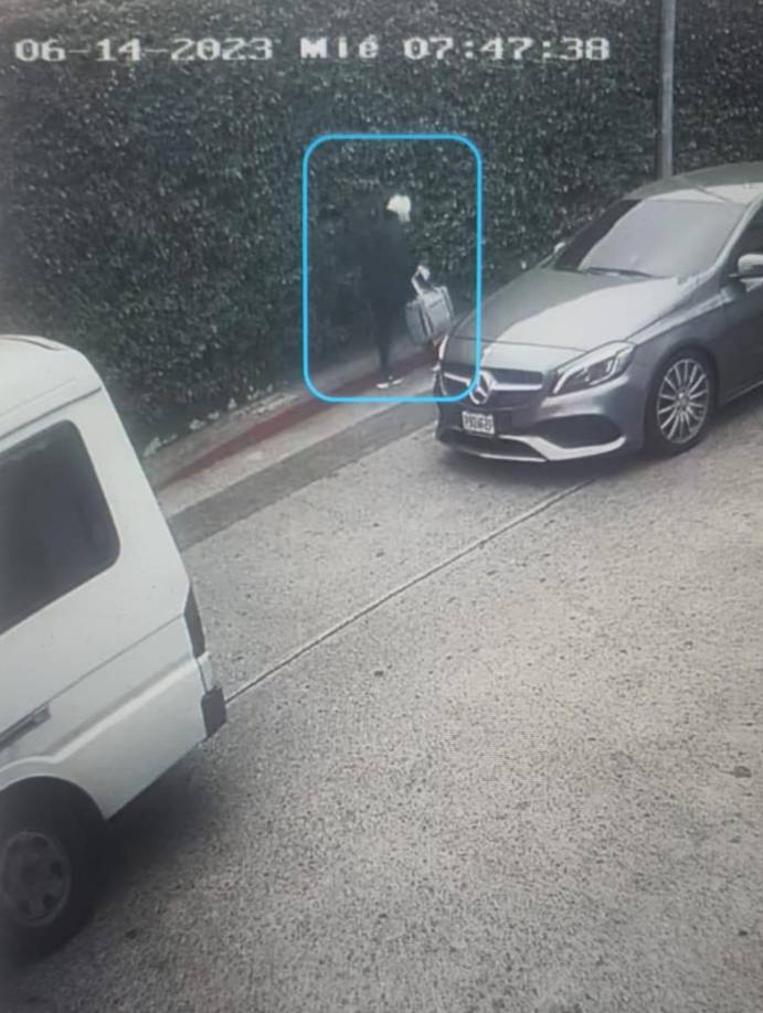 Luego del recorrido en el driver, Malouf se encontró con Susana Rojas (enfermera), quien caminó para reunirse con él. 