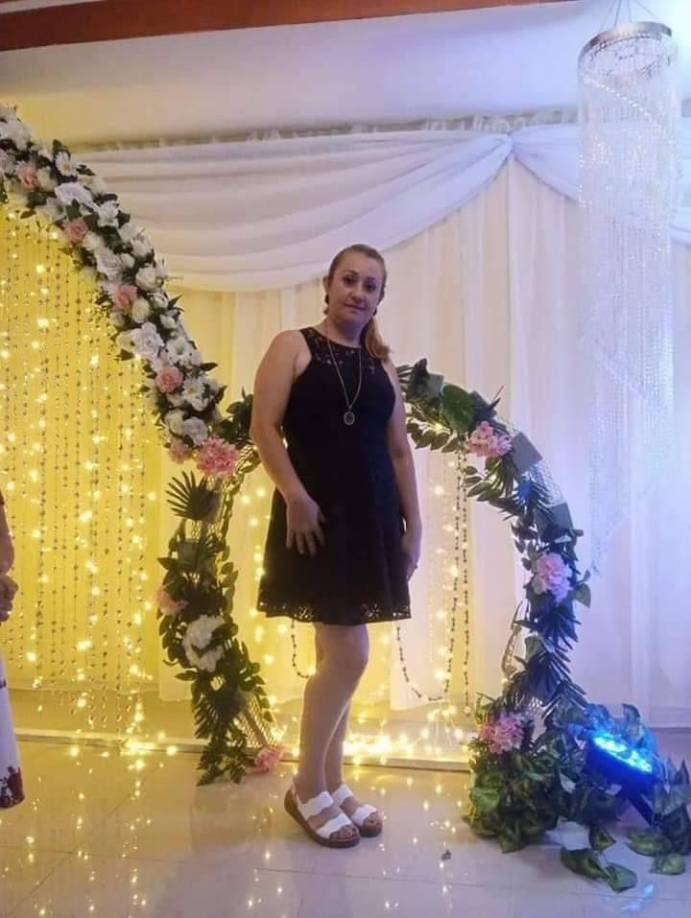 En un intento por salvarle la vida, Claudia fue trasladada un centro asistencial cercano, pero, lamentablemente al llegar pereció. 