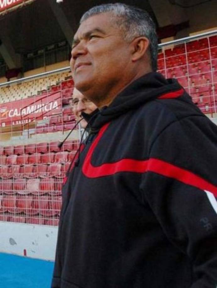 La muerte sorprendió al exfutbolista la noche del domingo cuando departía con unos amigos en la ciudad de San Francisco California, tenía 61 años de edad.